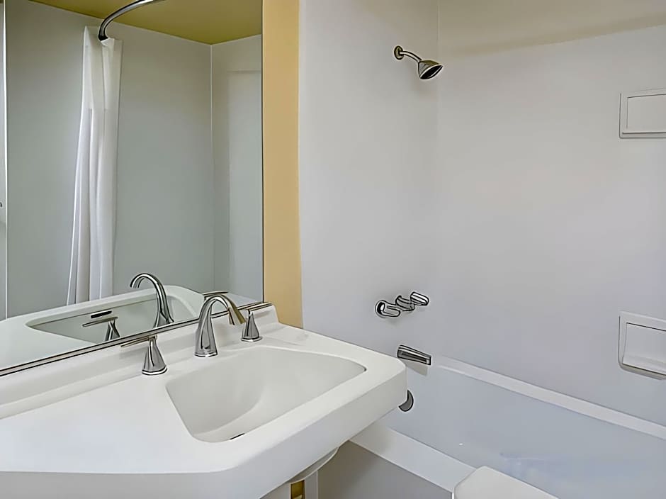 Days Inn by Wyndham Palm Springs