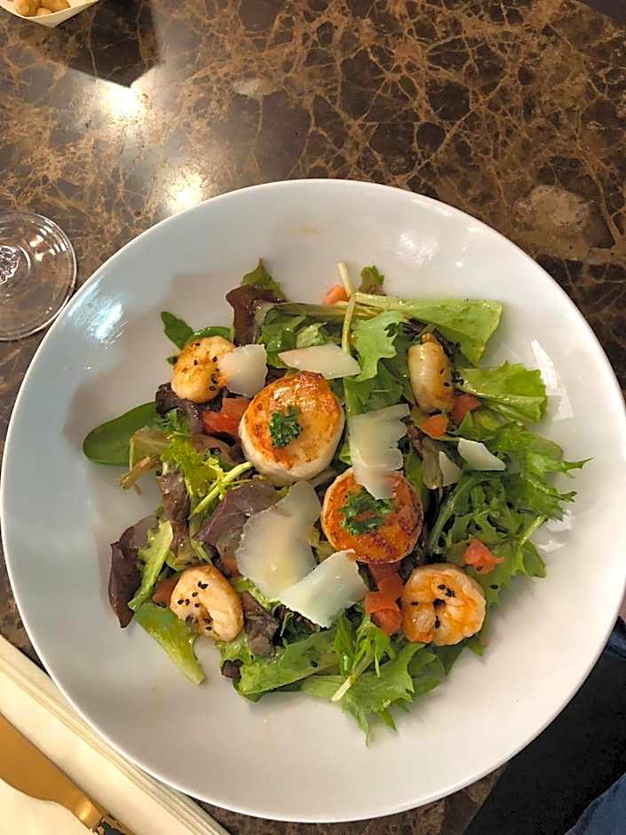 Avocado Hotel Restaurant