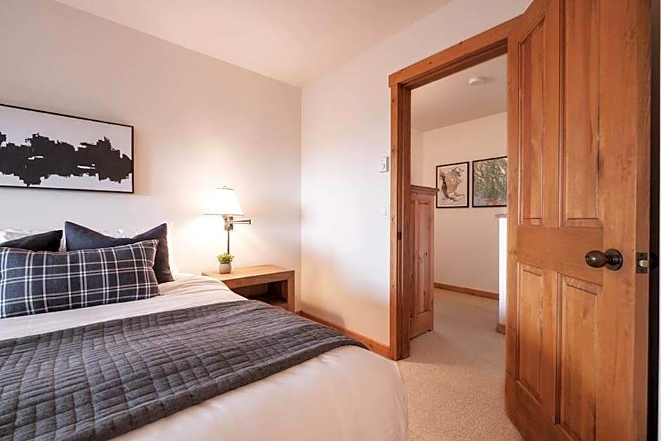 Taluswood Ridge by Outpost Whistler