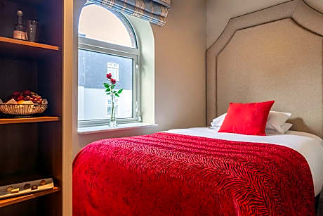 Petite Single Room