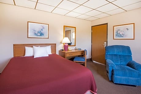 1 King Bed Mobility Accessible Room Non-Smoking