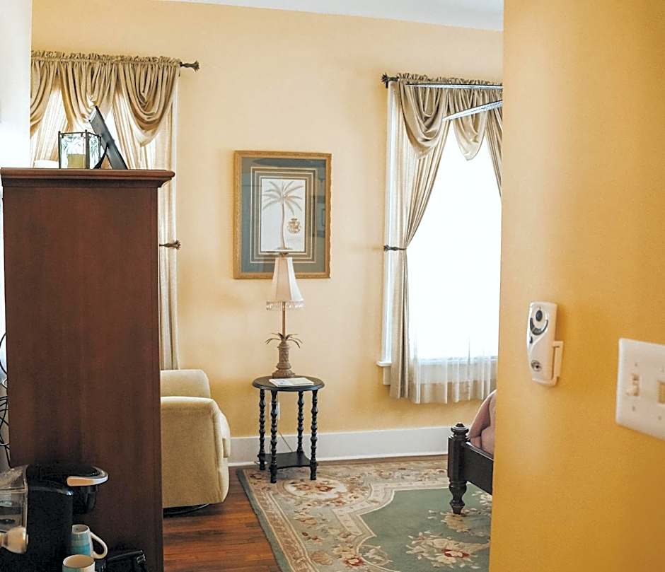 Green Palm Inn