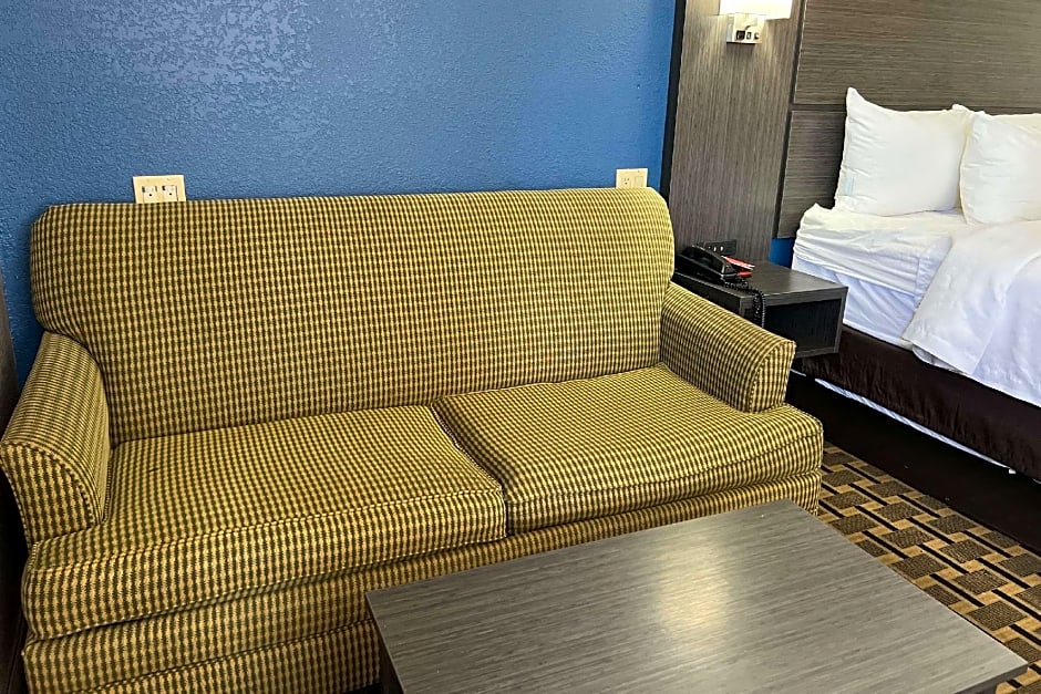 Quality Inn & Suites Louisville East