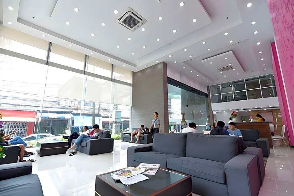 Mayflower Grande Hotel