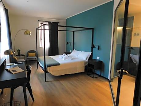 Suite with Hot Tub