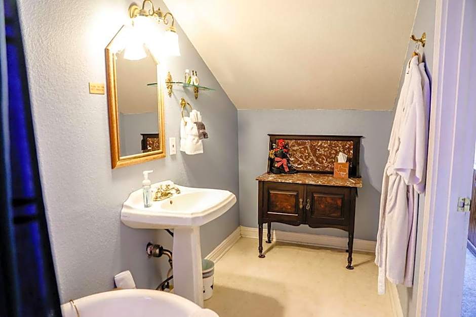 Woodrow House Bed & Breakfast