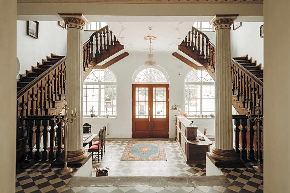 Pałac Bogaczów - noclegi - restauracja - przyjęcia