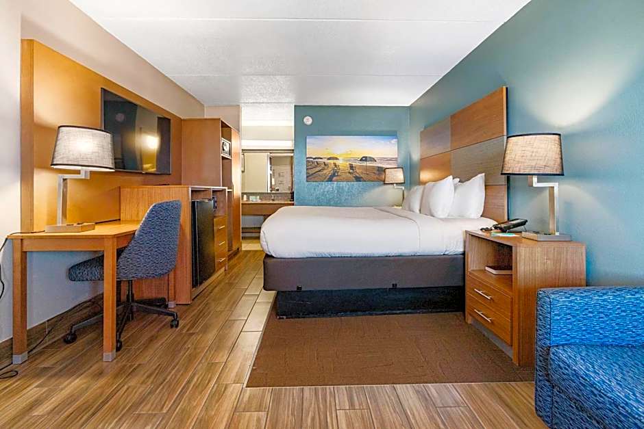 Clarion Pointe Galveston - Beachfront