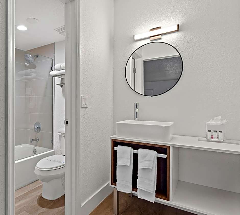 Developer Inn & Suites Airport JAX, a Baymont by Wyndham