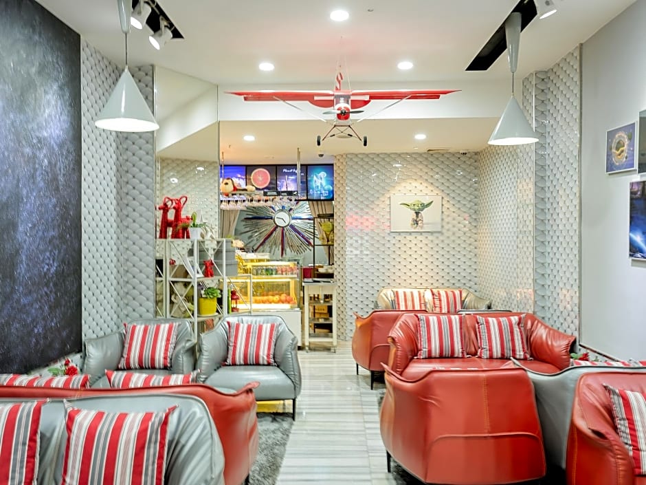 Planet Hotel