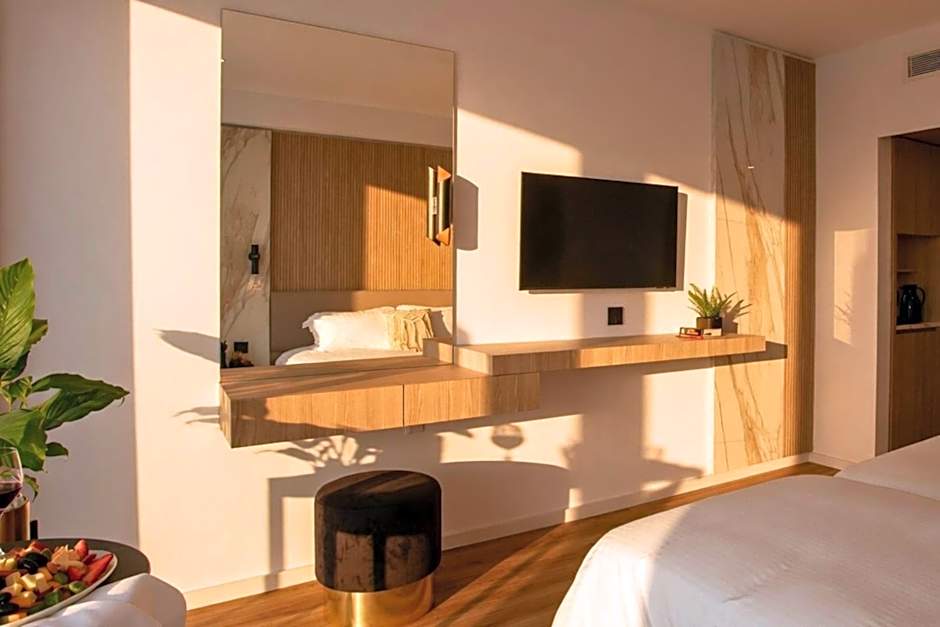 Cavo Maris Beach Hotel
