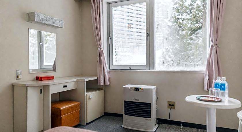 Hotel Justice - Ski IN Ski OUT - Private bathroom, next to the ski lift station