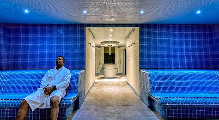 Zenitude Hotel la Valadiere, an Ascend Collection Hotel