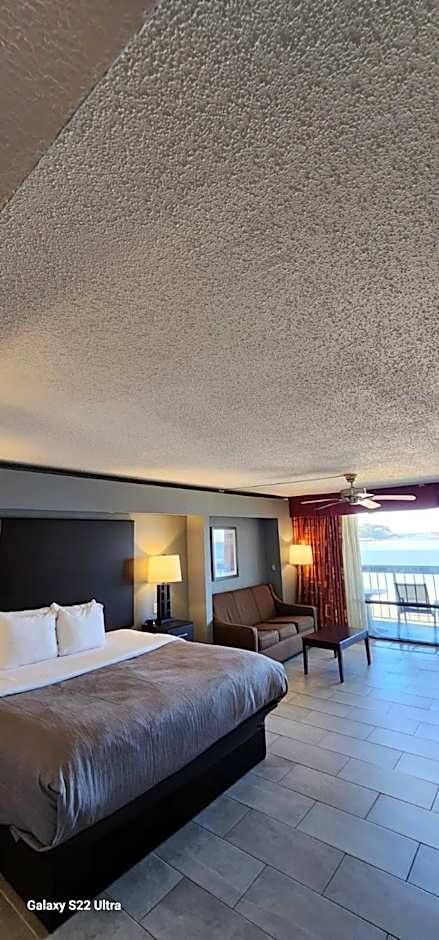 Quality Inn & Suites Gulf Breeze Bayside near Pensacola Beach