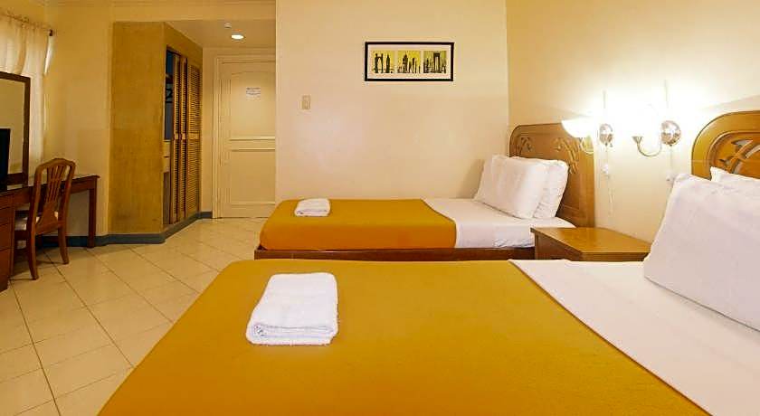 Royal Am Rei Hotel by RedDoorz