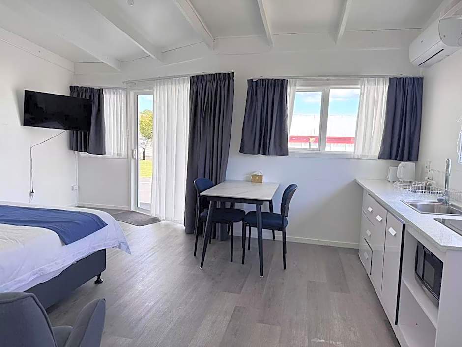 Rainbow Motel & Guest House