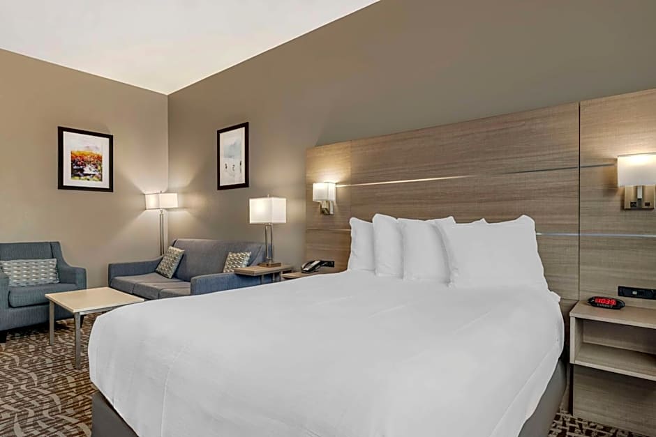 Best Western Plus Lake Elsinore Inn & Suites