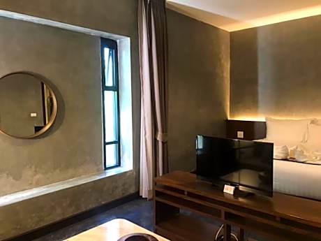 Suite Corner Room