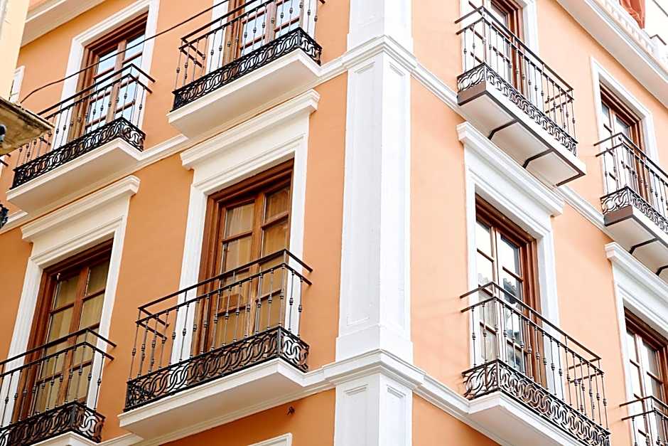 Honest Granada Hotel