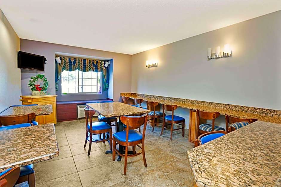 Microtel Inn & Suites By Wyndham Roseville/Detroit Area