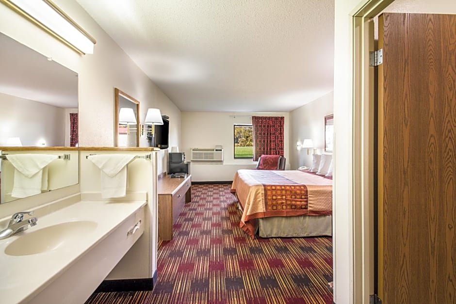 Americas Best Value Inn & Suites Harrisonville