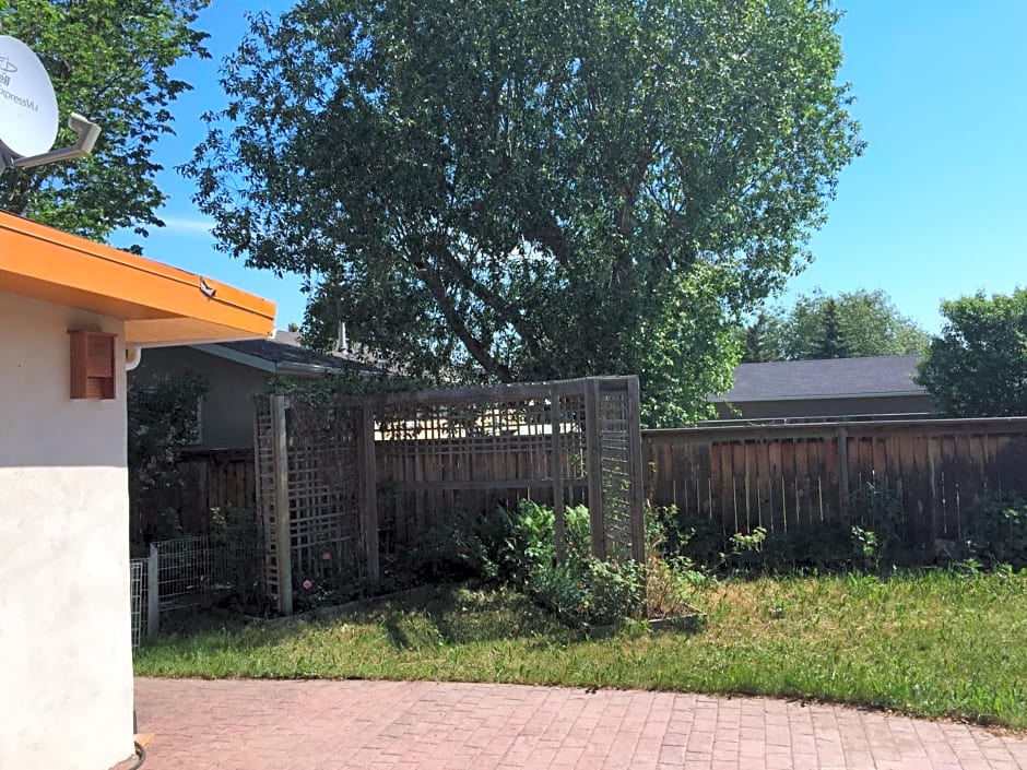 Mediterranean Edmonton B&B