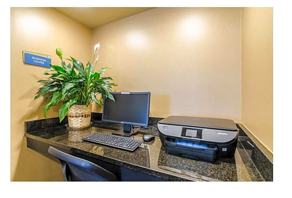 Cobblestone Inn & Suites - Cambridge