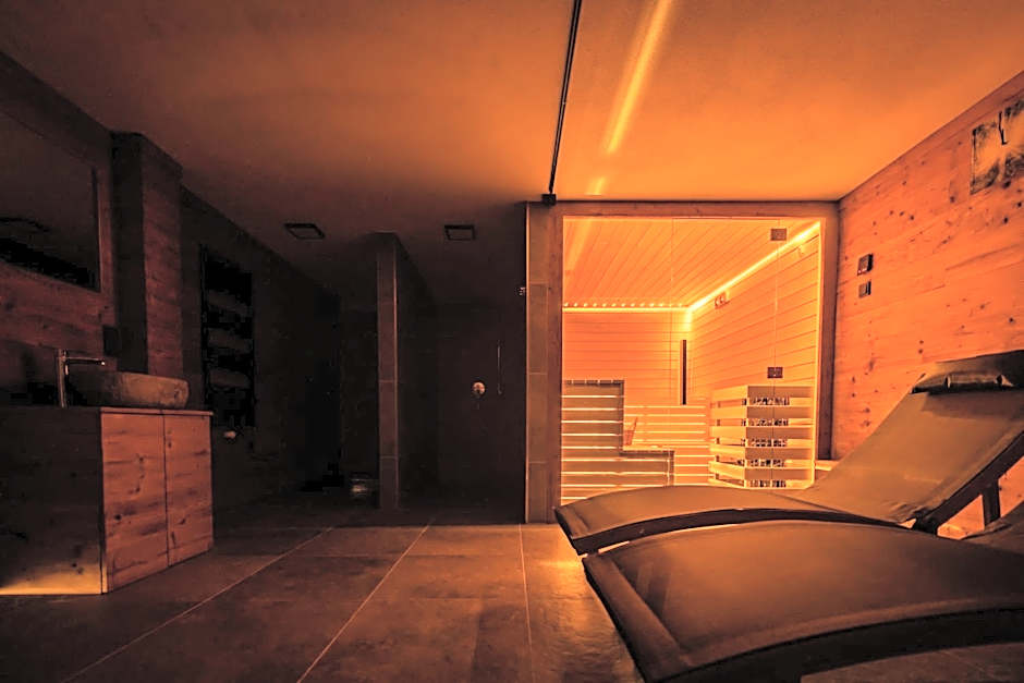 RIVERSIDE RAURIS APARTMENTS