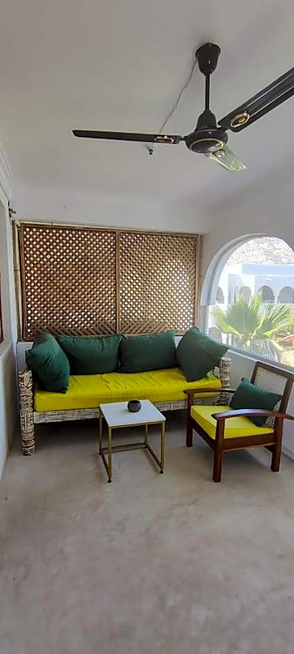 Kaleb's Beachfront Serviced Studio Apartments