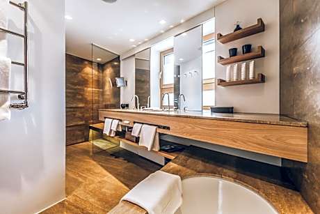 Deluxe Double or Twin Room with Balcony