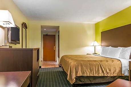 1 King Bed Nonsmoking