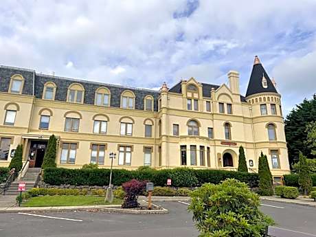 Manresa Castle