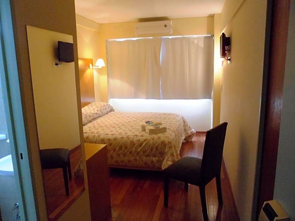 Juramento de Lealtad Townhouse Hotel