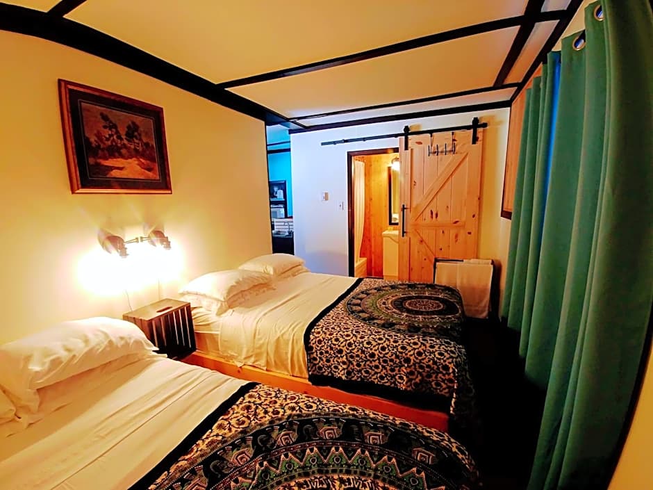 Dwight Riverside Inn