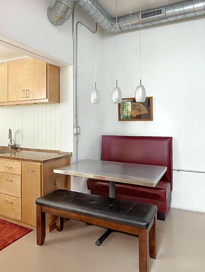 Folly Vacation 620 apartment w/bonus room, one block to the beach & pet friendly