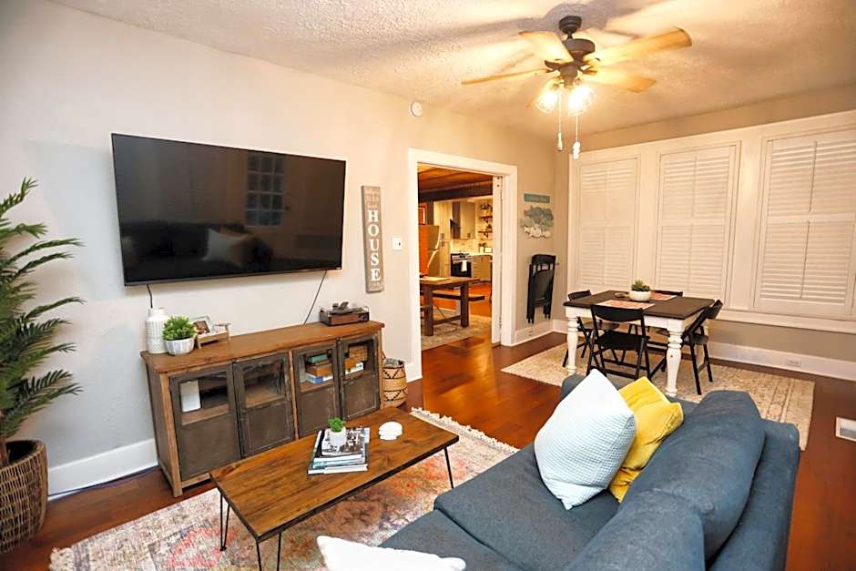 Historic Home Family Friendly Close to Seawall