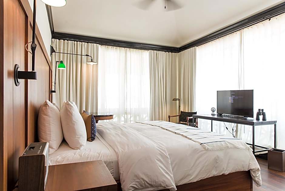 American Trade Hotel