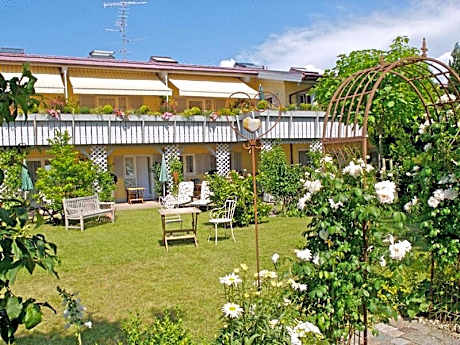 Landhotel Herzberger garni Zimmer & Ferienwohnungen