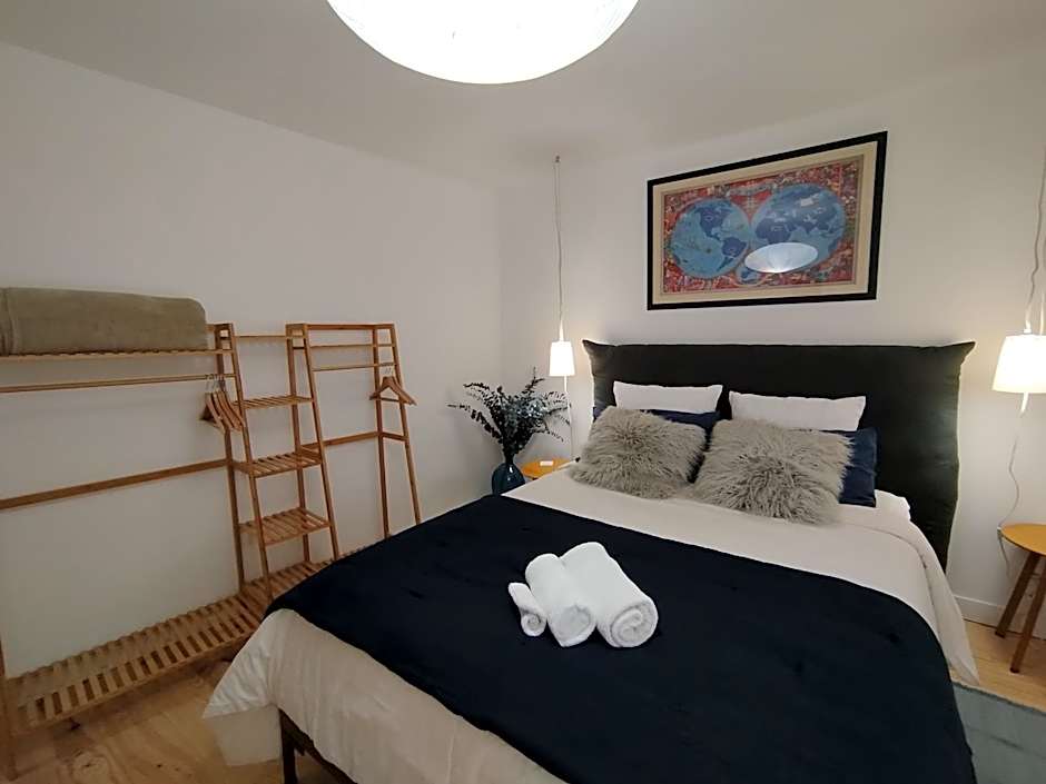 Chambres d'Hôtes et Gîtes- L'Abri sous Roche