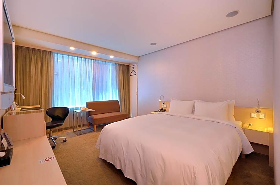 Yomi Hotel - ShuangLian MRT