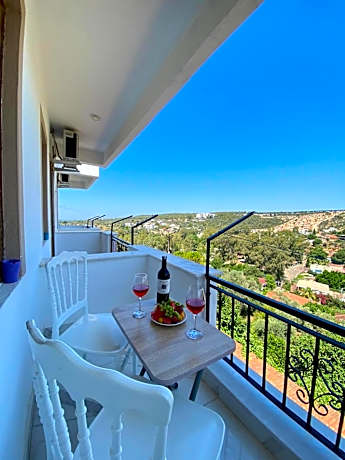 Family Room (2 Adults + 2 Children)