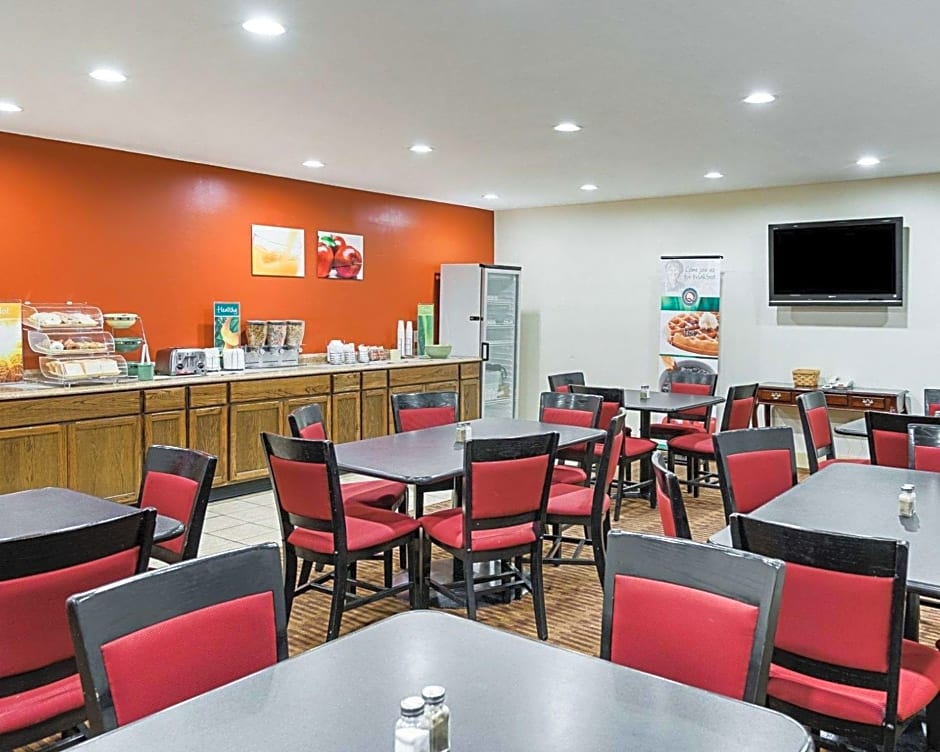 Quality Inn & Suites Skyways