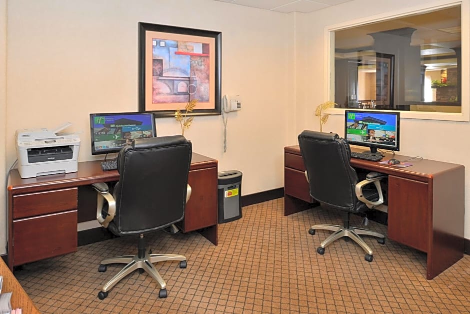 Holiday Inn Express Hotel & Suites Lincoln-Roseville Area, an IHG Hotel