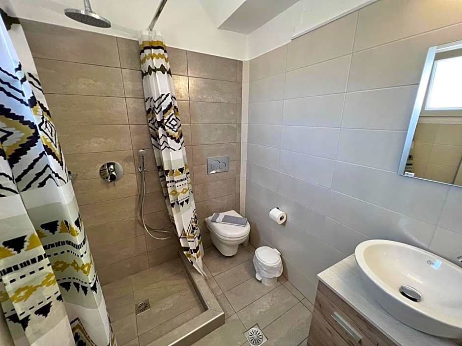 Firaxenia Rooms – Fira, UT