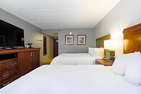 2 Queen Beds Larger Room Non-Smoking