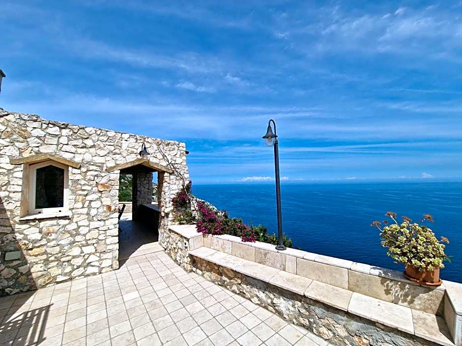 Oliventu - Tra gli ulivi sul mare