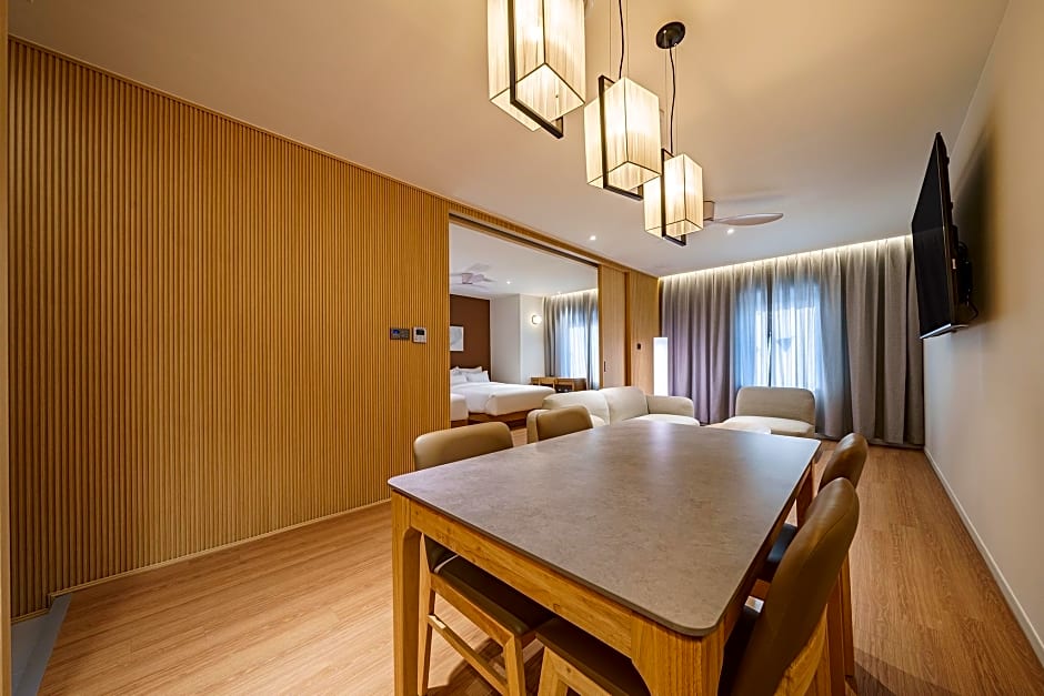 Daegu Suseong Brown Dot