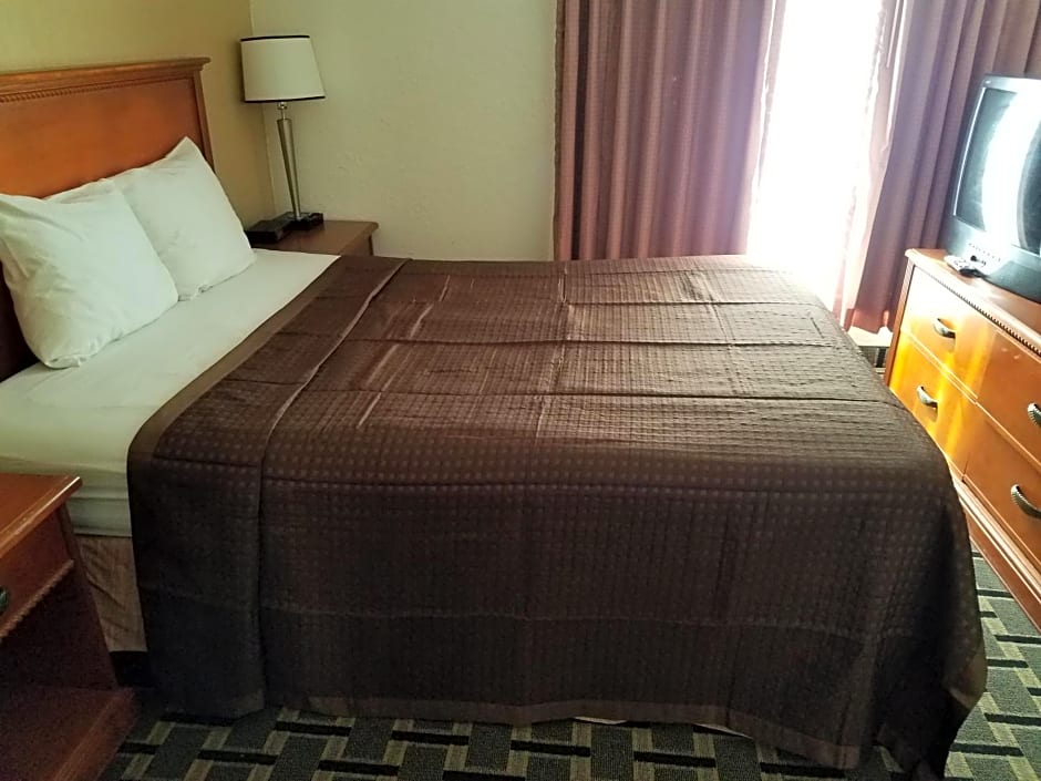 Americas Best Value Inn and Suites St. Cloud