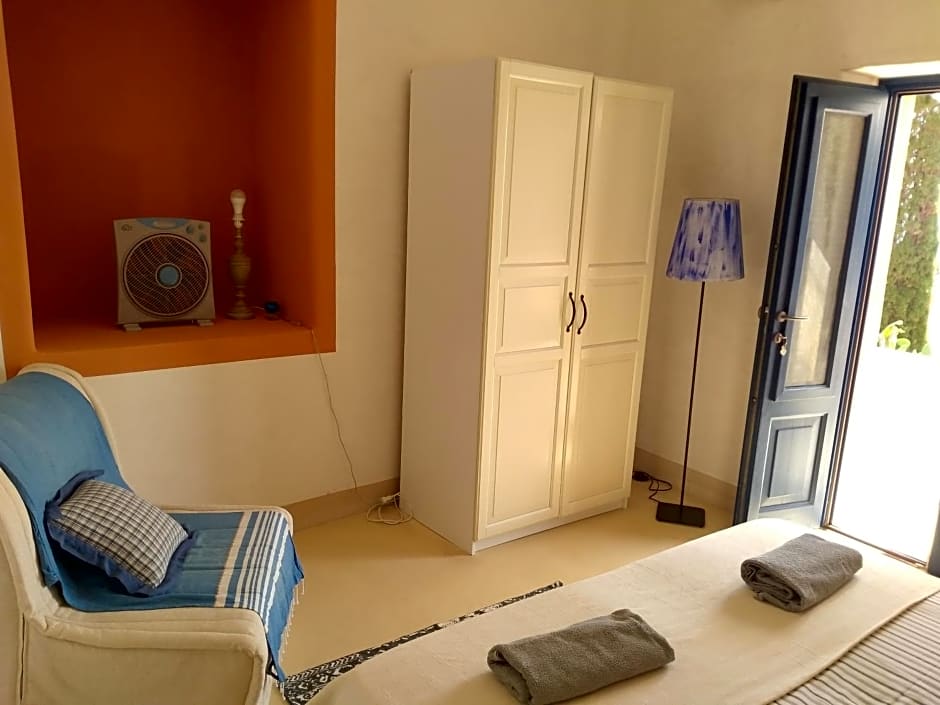 Alicudi Giardino dei Carrubi- al gradino 365