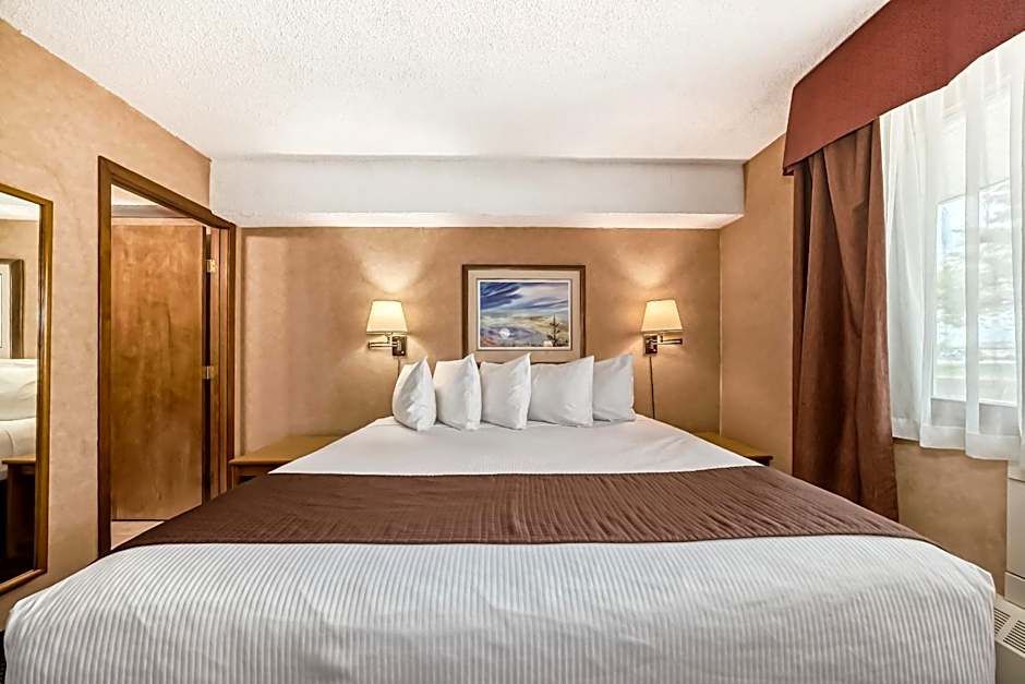 Stony Plain Inn & Suites
